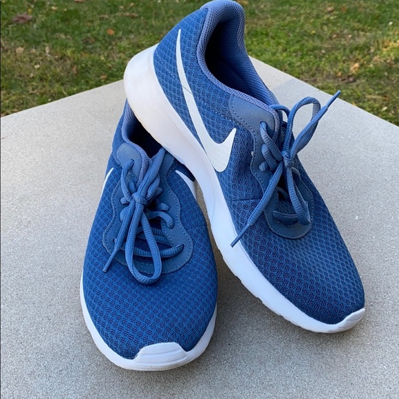 nike tanjun size 10